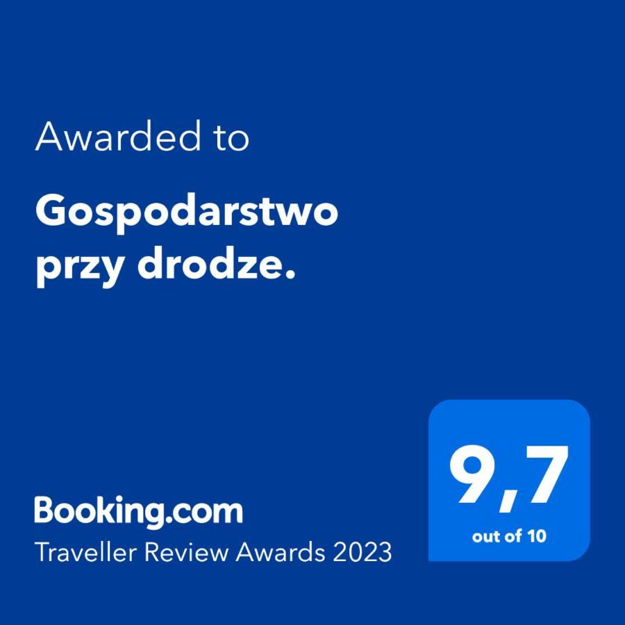 Gospodarstwo przy drodze. Czchow Zewnętrze zdjęcie